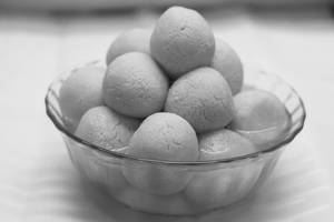 Mango Rasgulla [12 Pcs]