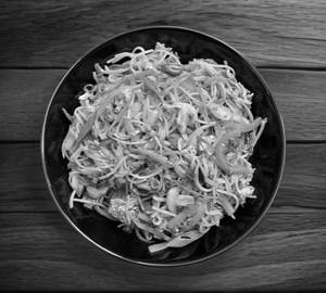 Mushroom Hakka Noodles