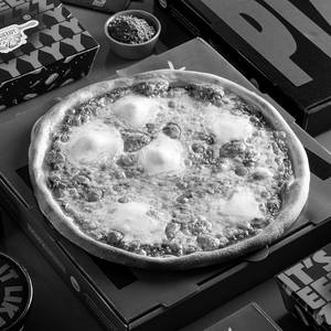 Quattro Formaggi Pizza