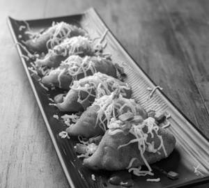 Cheese Topped & Tossed Chicken Momo  