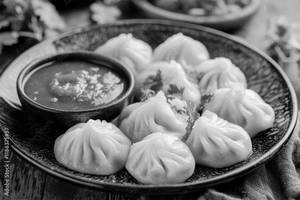 Veg Momos [6 Pieces]
