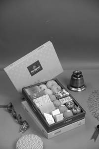 Assorted Sweets : Shahi Jashn
