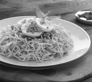 Egg maggie