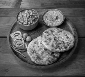 Amritsari Kulcha [6 Pieces, Serves 1]