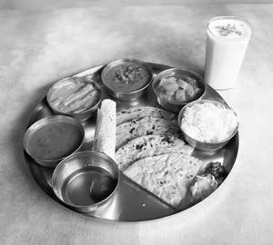 Jawari Rotla Thali