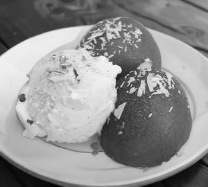 Gulab Jamun With Ice Cream