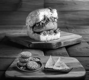 Punjabi Samosa (2 Pcs) + Sabudana Vada (2Pcs) +  Bombay Vada Pav   ( 1 pc )