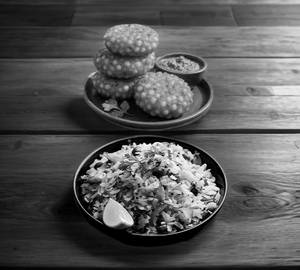 Indori Poha + Sabudana Vada (2 Pcs)                