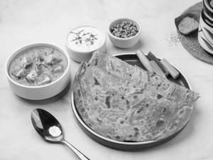 Lasooni Methi Paneer Millet Paratha Meal