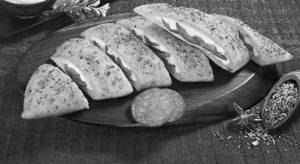 Paneer Tikka Stuffed Garlic Bread