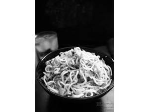 Chilly Garlic Noodles (Veg)
