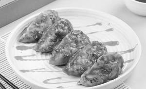 Paneer Momos Pan Fried [6 pieces]