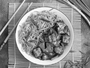 Veggie Noodles With Chilli Paneer