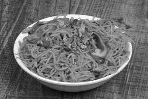 Veggie Noodles In Schezwan Sauce