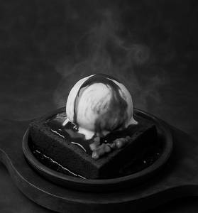 Sizzling Brownie With Ice Cream