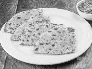 Onion Kulcha (1 Pc)