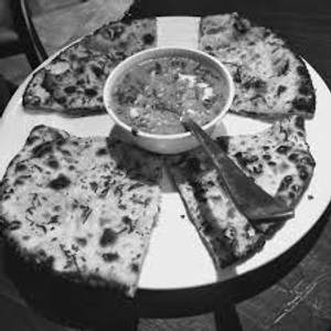 Cheese Naan with Gravy (1 Pc)