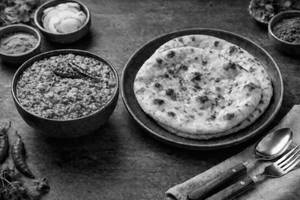 Tandoori Roti(2pcs) With Egg Chicken Tarka