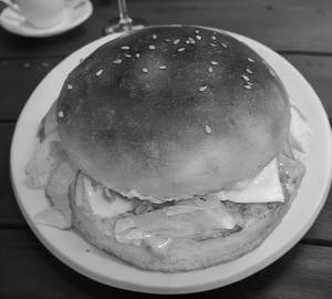 CHEESY CHICKEN BURGER