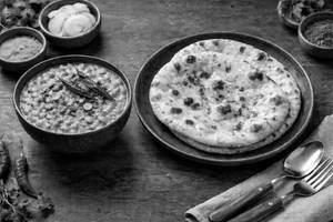Tandoori Roti(2pcs) With Egg Tarka