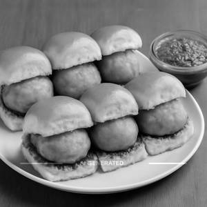 Vada Pav ( 6 Pcs ) + Extra Chutney