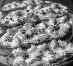 Chicken garlic bread