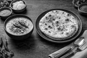 Tandoori Roti(2pcs) With Plain Tarka