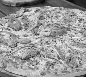 Chicken tikka pizza