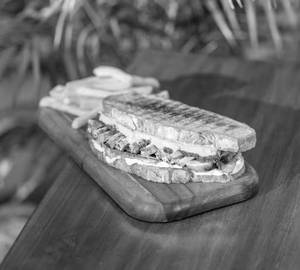 Grilled Chicken And Pesto Sandwich