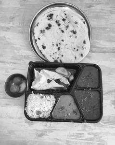 Akkha Masur Sweet Special Thali
