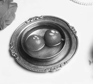 Garam Gulab Jamun Round (2 Pcs )