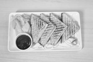 Grilled Vegetable Sandwich With Cheese (breakfast)