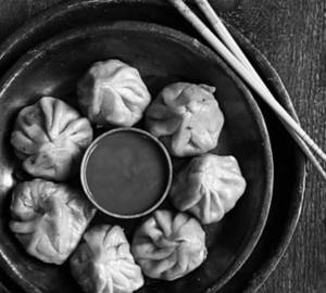 Veg Momos 6 Pieces With Mayonnaise& Chatni