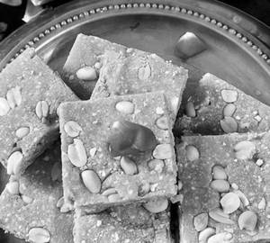 Peanut Sesame Jaggery Barfi (250gm)