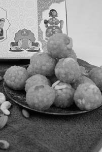 Laavu Boondi Laddu (oil)