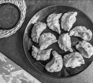 Veg Fried Momos 6 Pieces With Mayonnaise& Chatni