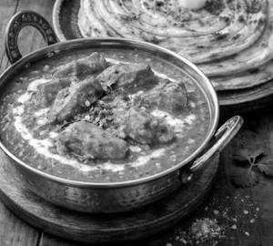 Lachha Paratha With Chicken Lababdar