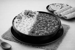 Pindi Style Chole Rice (650 Ml) + Papad & Salad