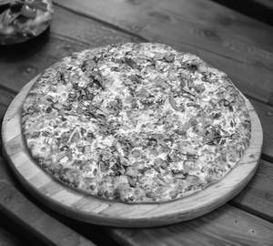 Hot n spicy chicken pizza
