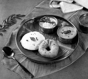 Idli Vada (1 Piece Each))