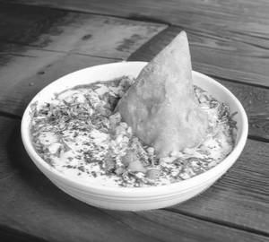 Dahi samosa chaat