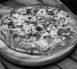 Sweet chicken chilli pizza