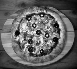 Lebhon veggie special pizza