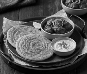 2 lachha paratha and chicken kasa(2 pcs)