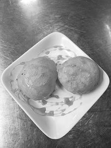 Natun Gurer Gokul Pithe (2 Pcs)