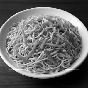 Veg Hakka Noodles(full)