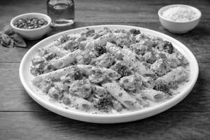 White Sauce Pasta Non Veg