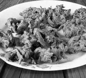 Onion bhajia