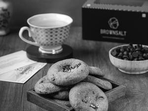 Belgian Chocolate (54.5%) and Miso Cookies