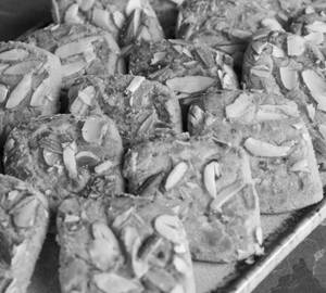 Besan Badam (250gm)